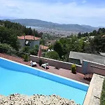 Apartment Tranquil Infinity Pool Getaway *