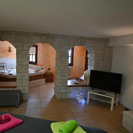 Tranquil Infinity Pool Getaway Lägenhet Volos