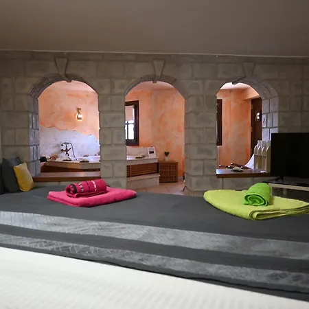 Апартаменты Tranquil Infinity Pool Getaway Волос