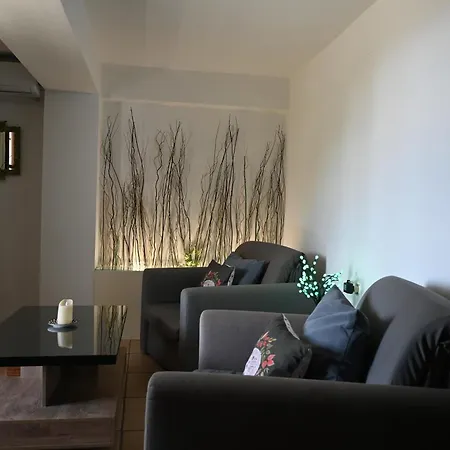 Tranquil Infinity Pool Getaway * Волос