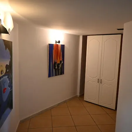 Tranquil Infinity Pool Getaway Apartamento