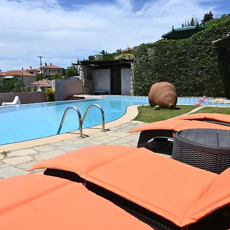 Апартаменты Tranquil Infinity Pool Getaway