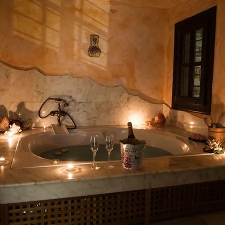 Tranquil Infinity Pool Getaway *