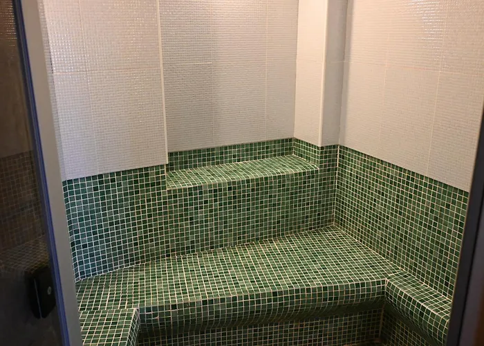 Tranquil Infinity Pool Getaway *