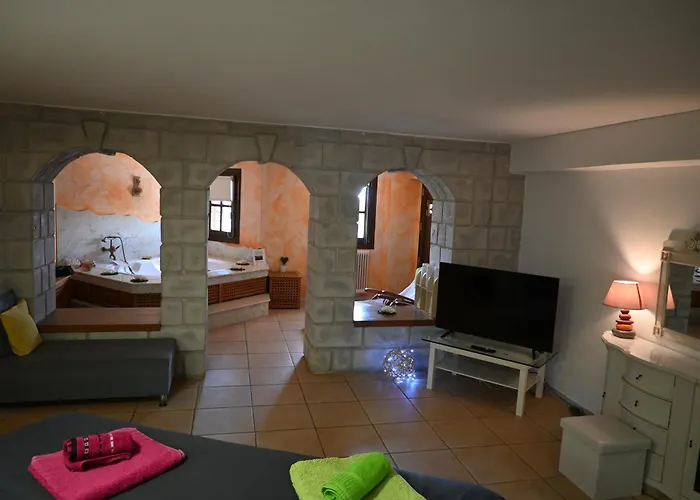 Tranquil Infinity Pool Getaway Lejlighed Volos