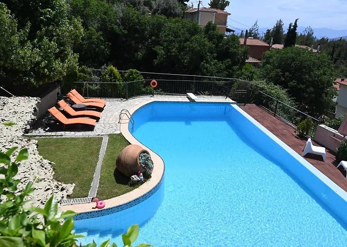 Tranquil Infinity Pool Getaway