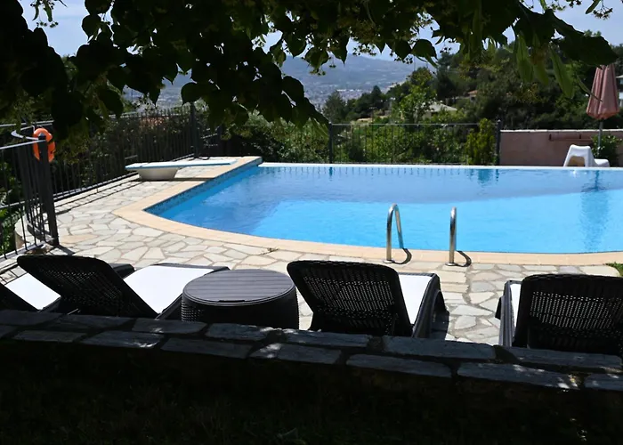 Tranquil Infinity Pool Getaway