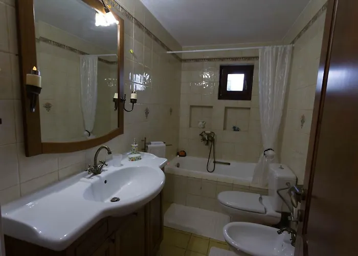 Tranquil Infinity Pool Getaway * Volos