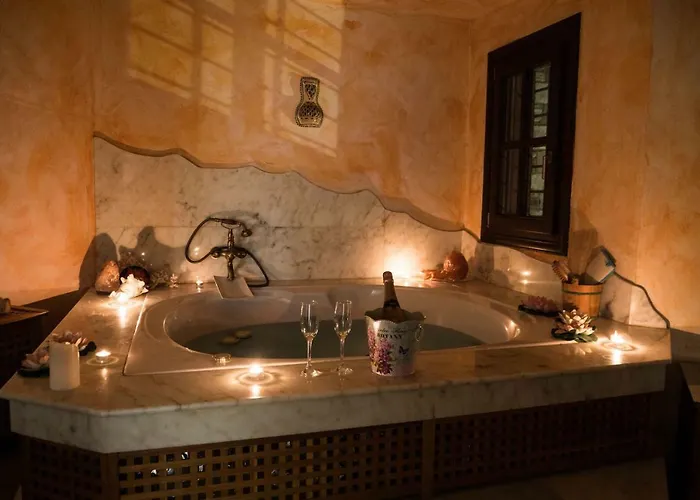 Tranquil Infinity Pool Getaway *